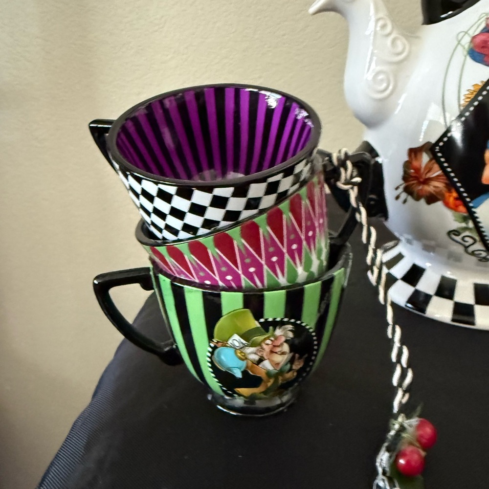 Disney Parks Alice in Wonderland Teapot and Cups Set. Mad Hatter Tea Party . - Picture 2 of 14